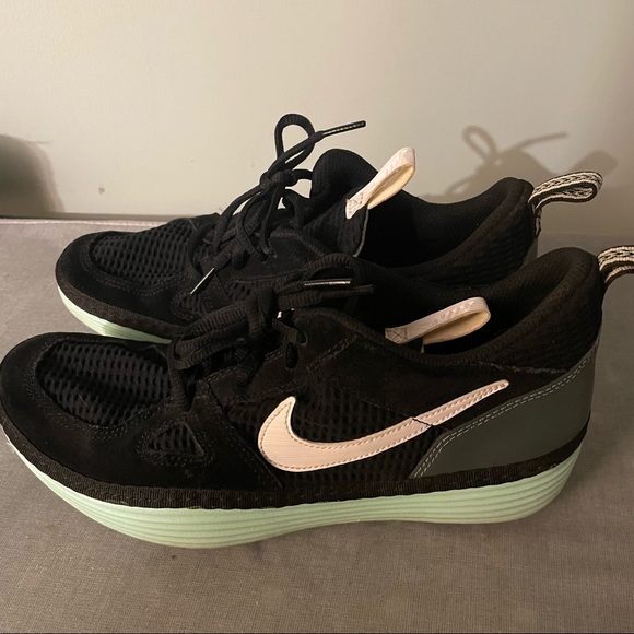 Nike Solarsoft Running :: Women’s Size 6 :: Black/Green - Picture 6 of 7